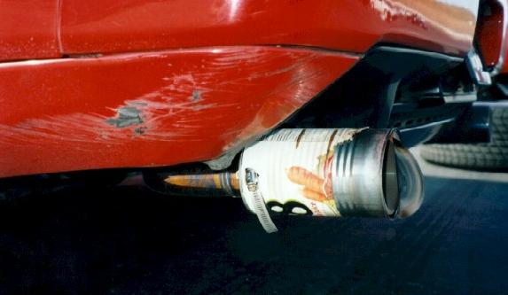 laguna98_exhaust_can_close.jpg (24808 bytes)